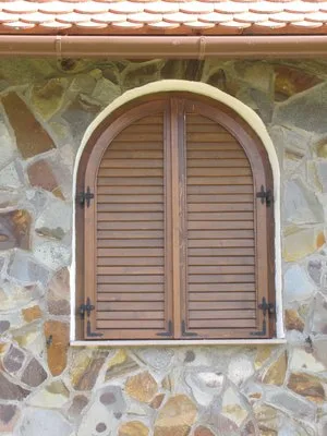 Productie si comercializare de usi si ferestre din lemn - Ciceu / Harghita