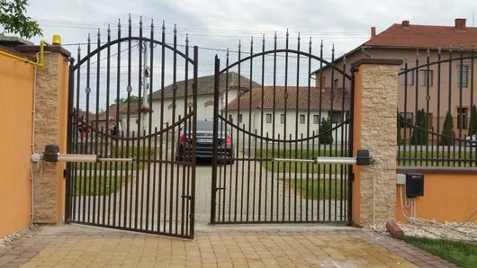 Usi - porti - garduri - sisteme de andocare si automatizare - Arad