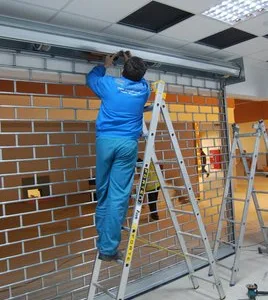 Comercializare si automatizari usi de garaj si usi industriale - Oradea