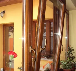 Usi - ferestre si mobila din lemn - Oradea