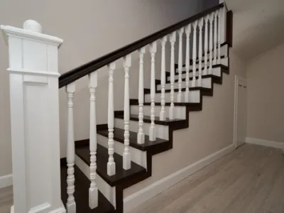 Usi si scari din lemn masiv realizate la comanda - Margineni / Bacau