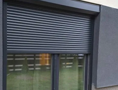 Rulouri aluminiu cu plasa de insecte