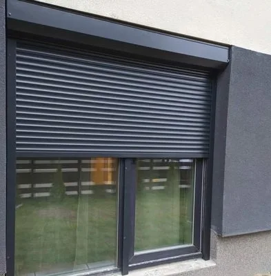 Rulouri aluminiu cu plasa de insecte