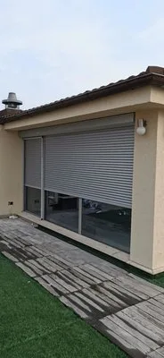 Rulouri aluminiu cu plasa de insecte