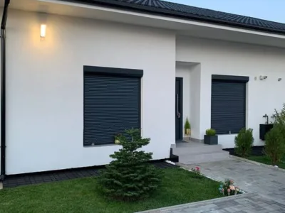 Rulouri aluminiu cu plasa de insecte