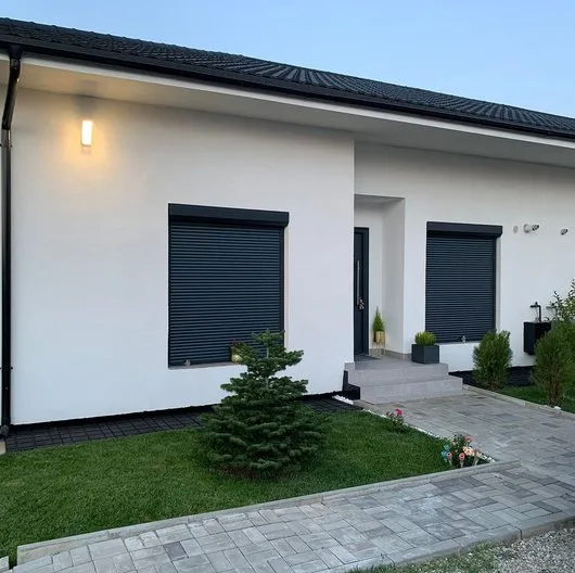 Rulouri aluminiu cu plasa de insecte