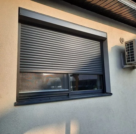 Rulouri terase transparente