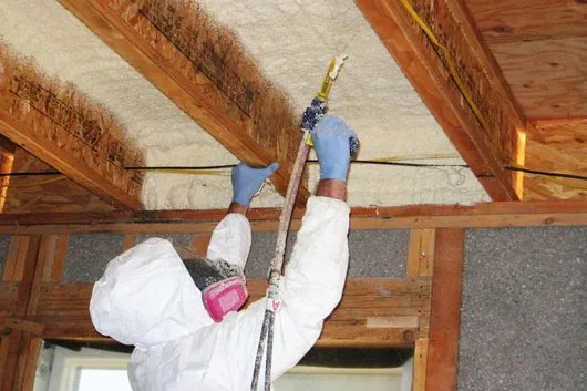 Izolatie spuma poliuretanica