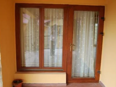 Usi - ferestre - scari din lemn stratificat. Plopeni / Prahova