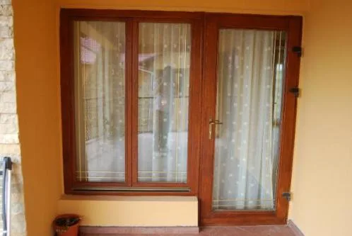 Usi - ferestre - scari din lemn stratificat. Plopeni / Prahova