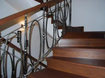 Usi - ferestre - scari din lemn stratificat. Plopeni / Prahova