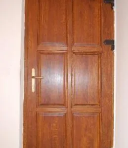 Usi - ferestre - scari din lemn stratificat. Plopeni / Prahova