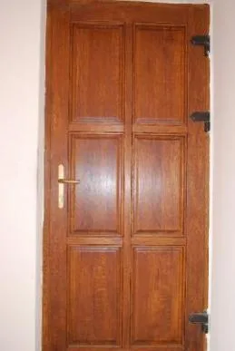 Usi - ferestre - scari din lemn stratificat. Plopeni / Prahova
