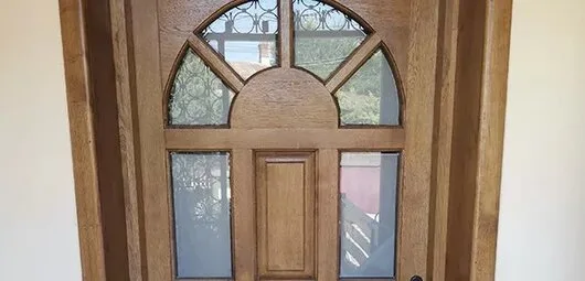 Usi - ferestre - mobilier restaurant - pergole din lemn - Bucuresti