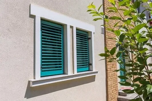Tamplarie de lemn stratificat pentru interior si exterior