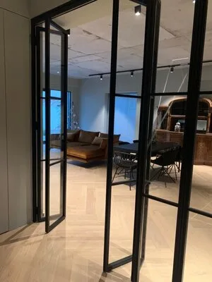 Pereti despartitori si usi interior din sticla - Bucuresti