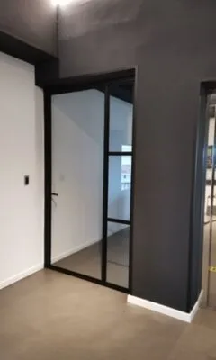 Pereti despartitori si usi interior din sticla - Bucuresti
