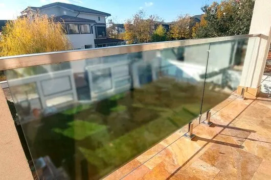 Partitii sticla - balustrade sticla - cabine de dus - placari sticla securizata - Bucuresti