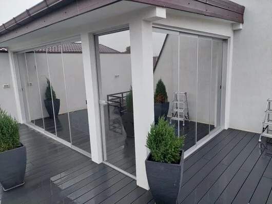 Partitii sticla - balustrade sticla - cabine de dus - placari sticla securizata - Bucuresti
