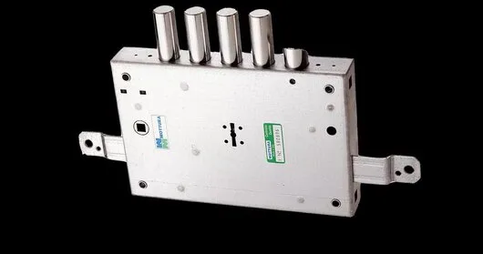 Deblocari usi Bucuresti