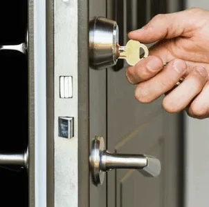 Deblocari usi Bucuresti