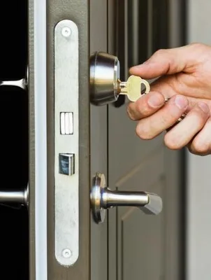 Deblocari usi Bucuresti