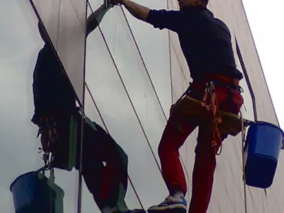 Alpinisti utilitari in Bucuresti