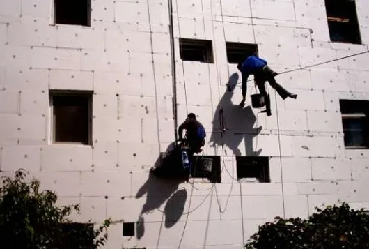 Alpinisti utilitari in Bucuresti