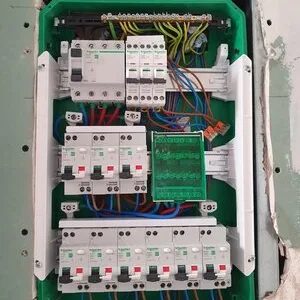 Instalare - intretinere sisteme electrice Bucuresti