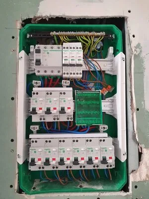 Instalare - intretinere sisteme electrice Bucuresti