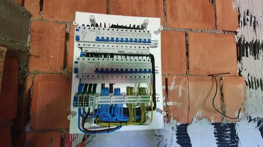 Instalare - intretinere sisteme electrice Bucuresti