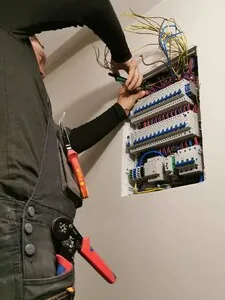 Instalare - intretinere sisteme electrice Bucuresti