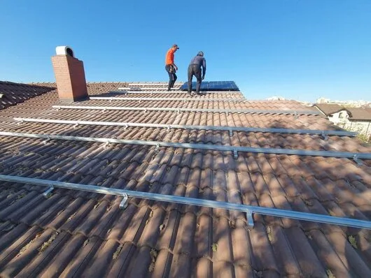 Sisteme de panouri solare fotovoltaice