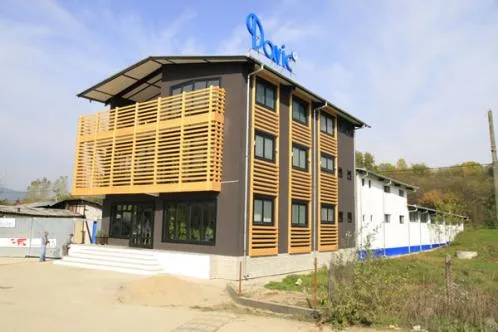 Tamplarie din lemn stratificat cu geam termopan - Ramnicu Valcea