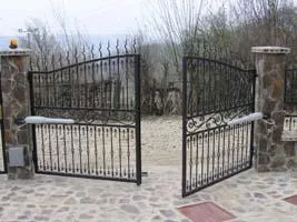 Comercializare si montare echipamente pentru automatizari usi - Tirgu Mures