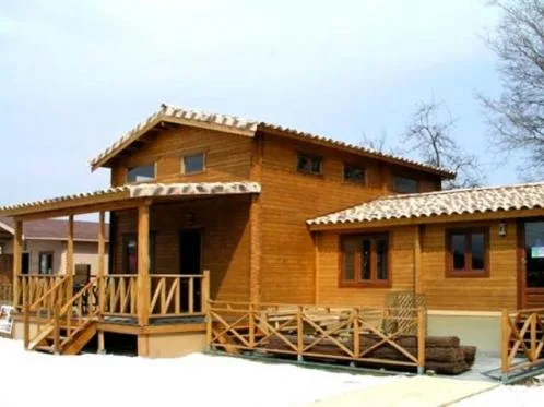 Comanesti / Bacau - Constructii case din lemn