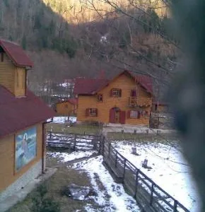 Constructii case pe structura de lemn Campulung - Arges