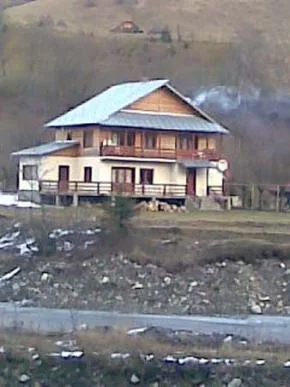 Constructii case pe structura de lemn Campulung - Arges