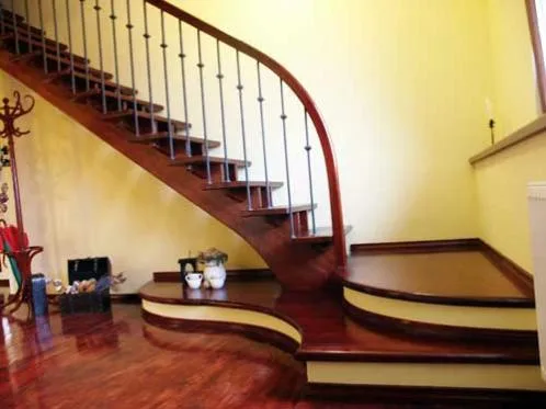 Scari de interior si balustrade din lemn masiv - Prejmer / Brasov