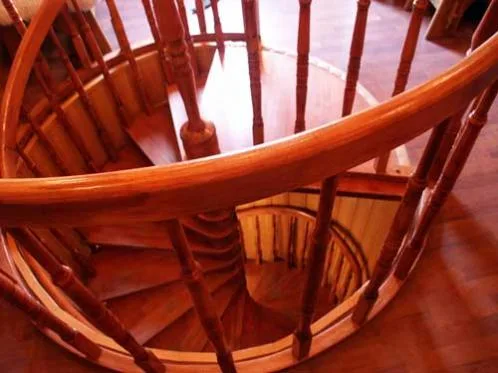 Scari de interior si balustrade din lemn masiv - Prejmer / Brasov