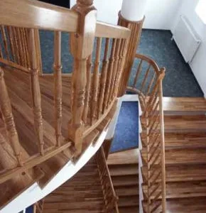 Scari de interior si balustrade din lemn masiv - Prejmer / Brasov