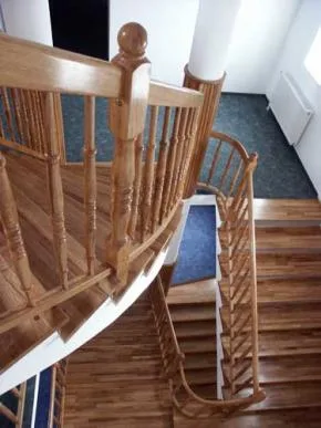 Scari de interior si balustrade din lemn masiv - Prejmer / Brasov