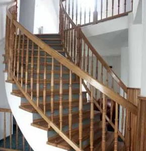 Scari de interior si balustrade din lemn masiv - Prejmer / Brasov