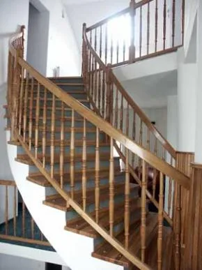 Scari de interior si balustrade din lemn masiv - Prejmer / Brasov