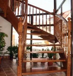 Scari de interior si balustrade din lemn masiv - Prejmer / Brasov