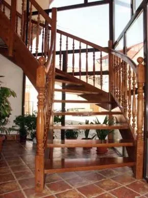 Scari de interior si balustrade din lemn masiv - Prejmer / Brasov