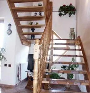 Scari de interior si balustrade din lemn masiv - Prejmer / Brasov