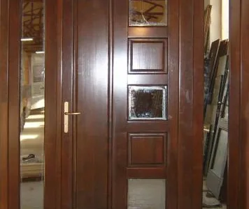 Producator de usi - ferestre si mobilier din lemn masiv - Reghin