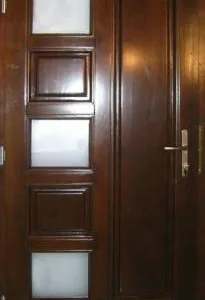 Producator de usi - ferestre si mobilier din lemn masiv - Reghin