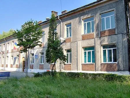 Sisteme de ferestre si usi cu geam termopan - Petrosani / Hunedoara